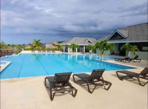 Family Friendly Villa - FullyAC - 15mins Ocho Rios